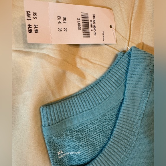 Hollister Sweatshirt and Shorts Set - Picture 5 of 5